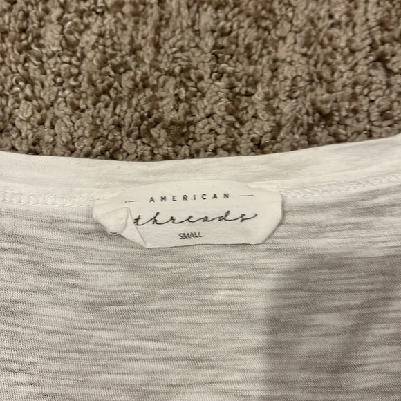 American threads white flowy T-shirt - Picture 2 of 2